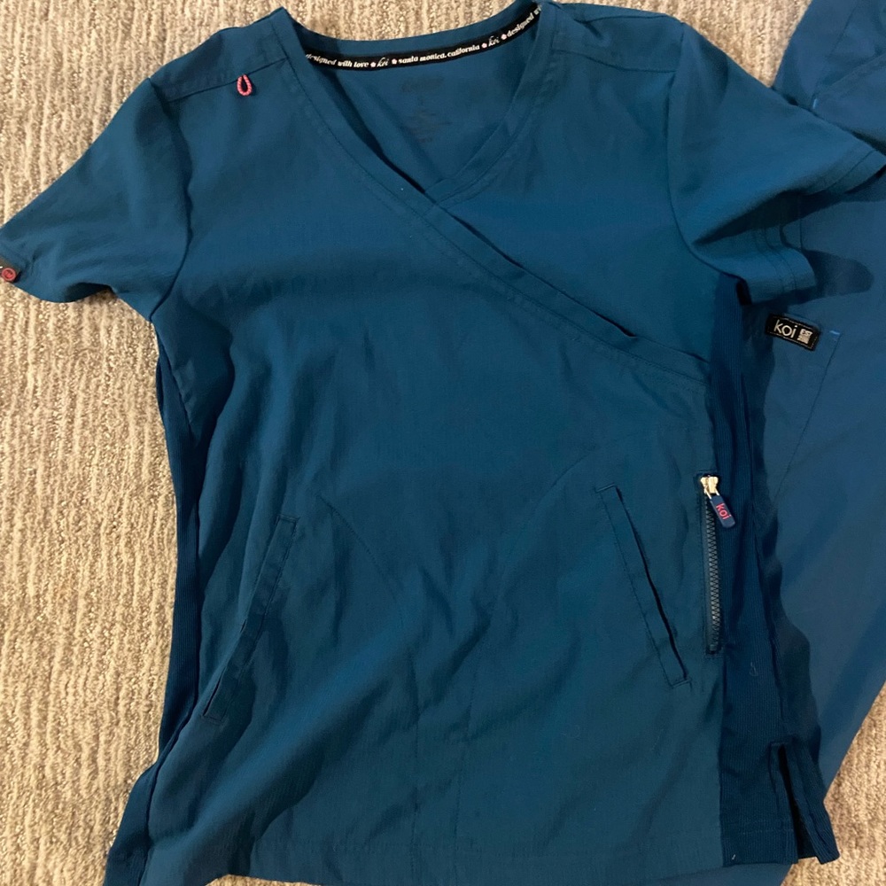 KOI scrub set